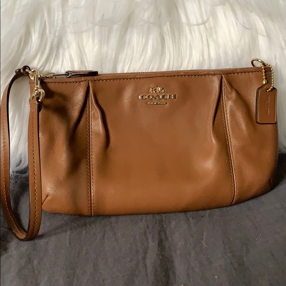 Coach Handbags - Coach leather zip wristlet pouch